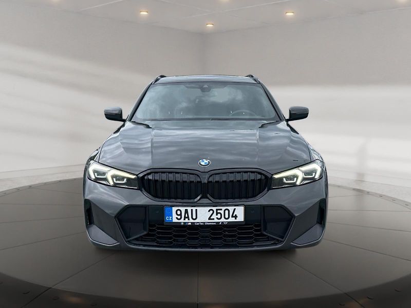 BMW Řada 3 (2023) TOURING 320d 140kW CZ DPH - fotka 2 z 11