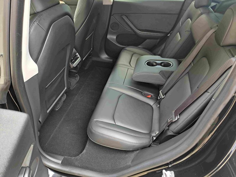 Tesla Model Y (2023) RWD 255kW Standard Rang SOH90% - fotka 10 z 17