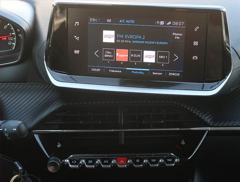 Peugeot 2008 (2023) 1.2 PureTech, Automat, ČR - fotka 12 z 22
