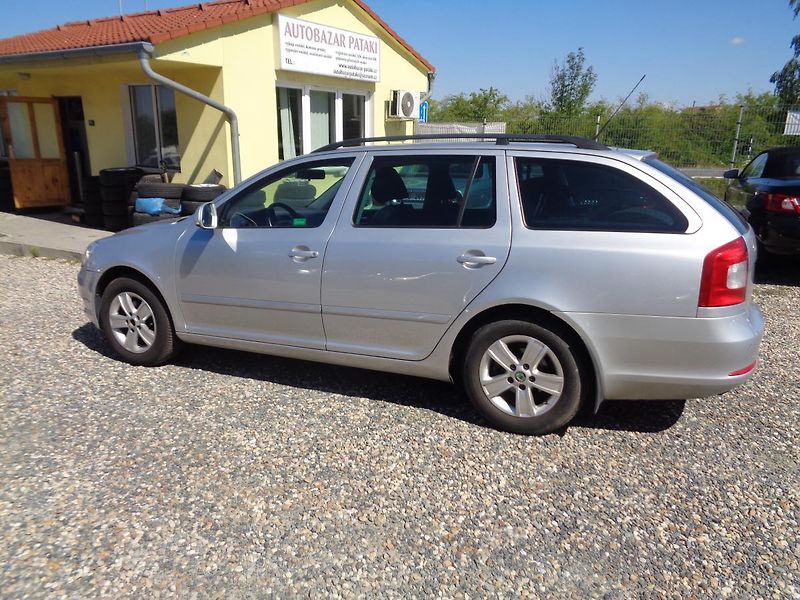 Škoda Octavia 1,6 MPI - fotka 9 z 16