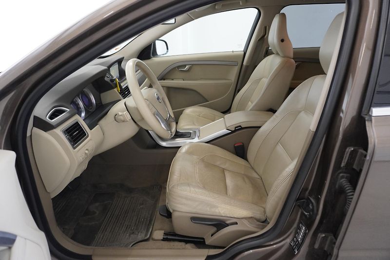 Volvo V70 2.0 D4 120kW MOMENTUM - fotka 11 z 26