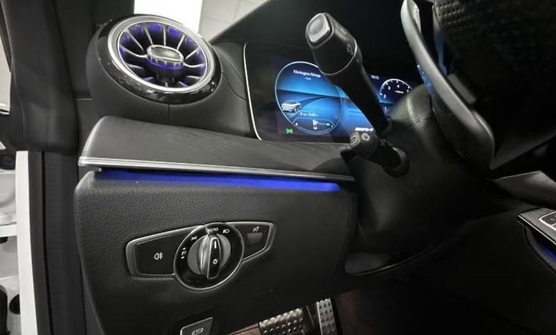 Mercedes-Benz Třídy E 53 AMG 4M 360k Odvět. sedadla - fotka 16 z 18