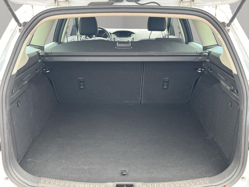 Ford Focus (2016) 1.0 74kw, ČR, 1.maj, serv.knih - fotka 17 z 21