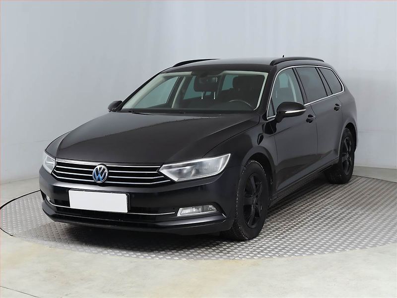 Volkswagen Passat (2015) Comfortline 2.0 TDI, Navi - fotka 2 z 17