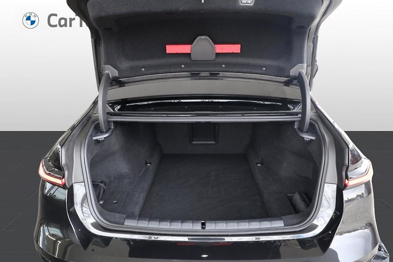 BMW Řada 7 740d xDrive Sedan - fotka 8 z 37