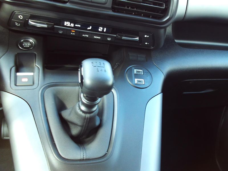 Citroën Berlingo (2026) MAX Diesel 130k Manual - fotka 14 z 17