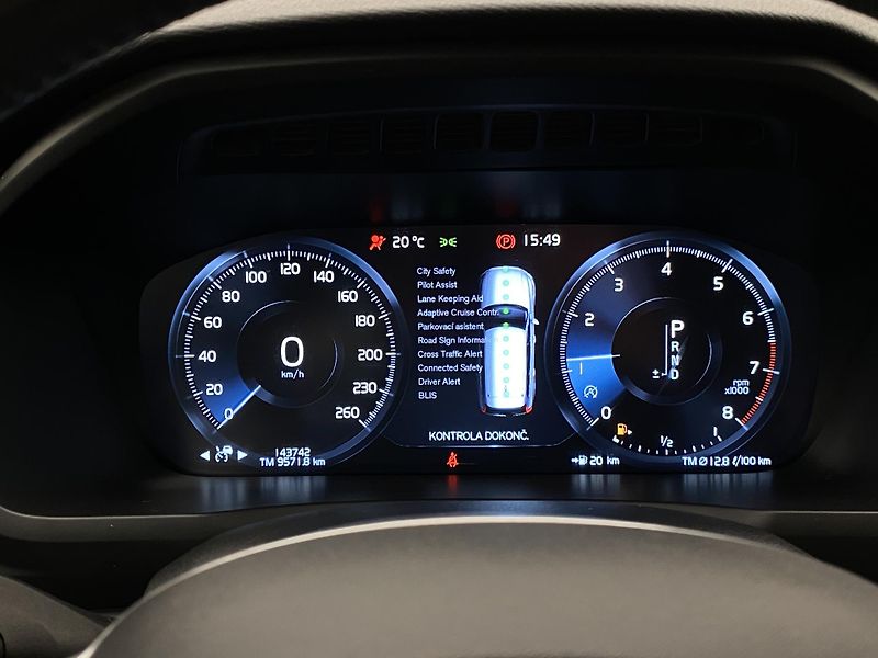 Volvo XC90 T6 AWD MOMENTUM AUT  - fotka 25 z 42