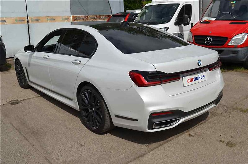 BMW Řada 7 (2019) L 740 I 3,0 - fotka 6 z 30