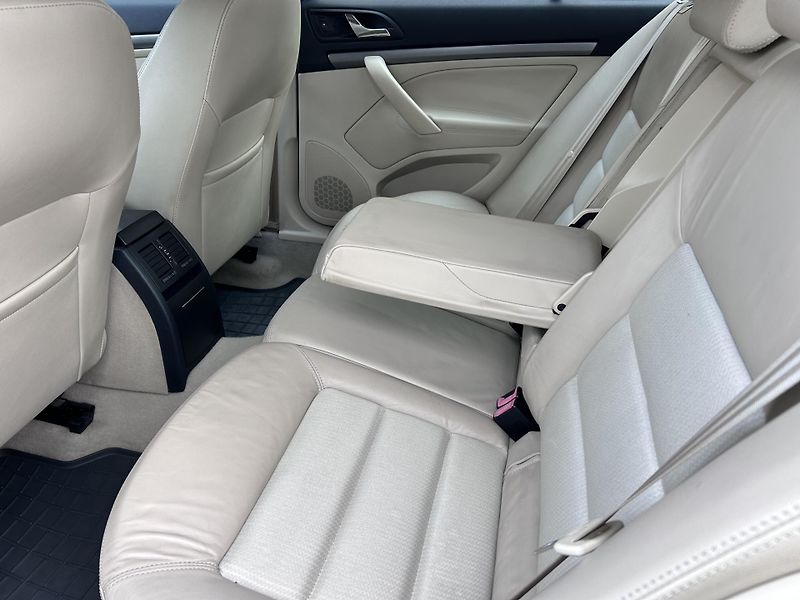Škoda Octavia 2.0 TDI Elegance - fotka 20 z 34