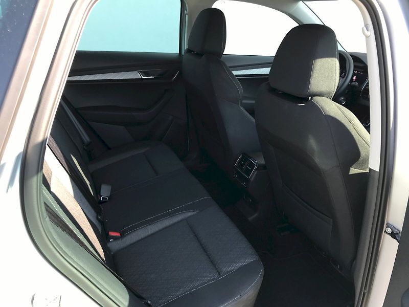 Škoda Karoq (2025) SEL TS 110/1.5 M6F - fotka 6 z 26