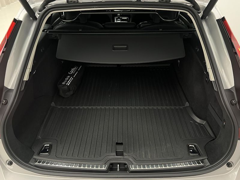 Volvo V90 T6 AWD RECHARGE PLUS REZERVACE - fotka 4 z 45