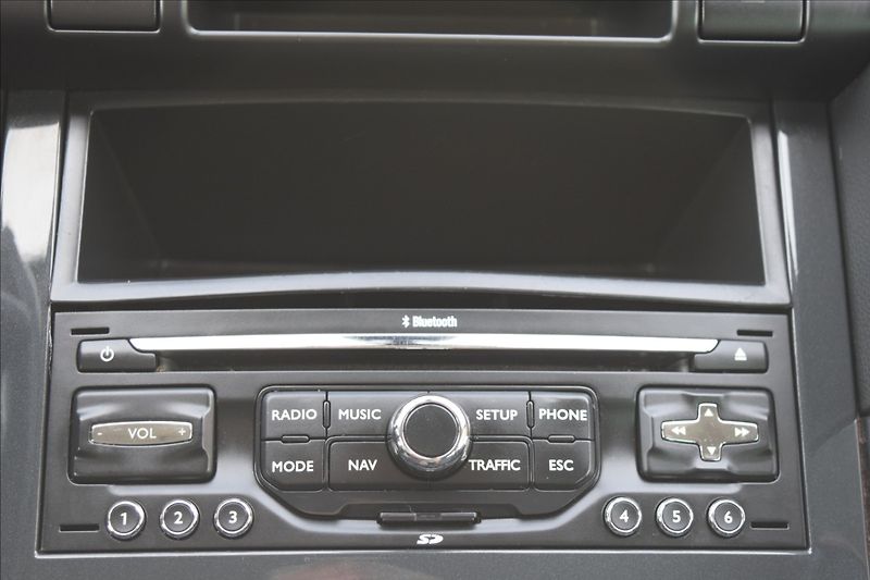 Peugeot 3008 1,6 i 88KW ALU NAVI PANORAMA - fotka 39 z 50