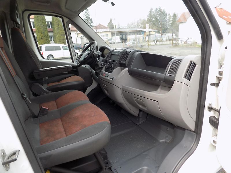 Fiat Ducato (2011) 2,3 88KW L2H1 6MÍST - fotka 30 z 47