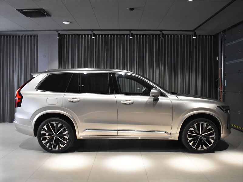 Volvo XC90 2,0 B5 AWD ULTRA Vzduch,Tažné - fotka 3 z 26