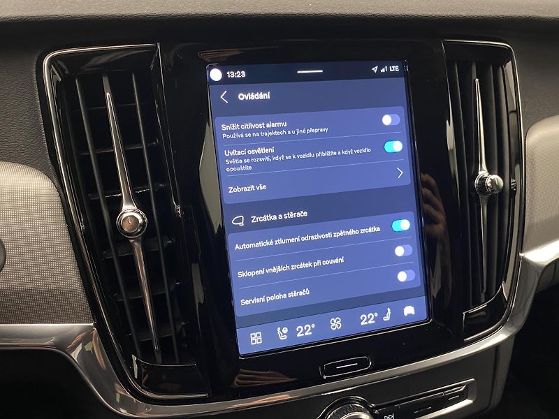 Volvo V90 T6 AWD RECHARGE DARK PLUS - fotka 48 z 58