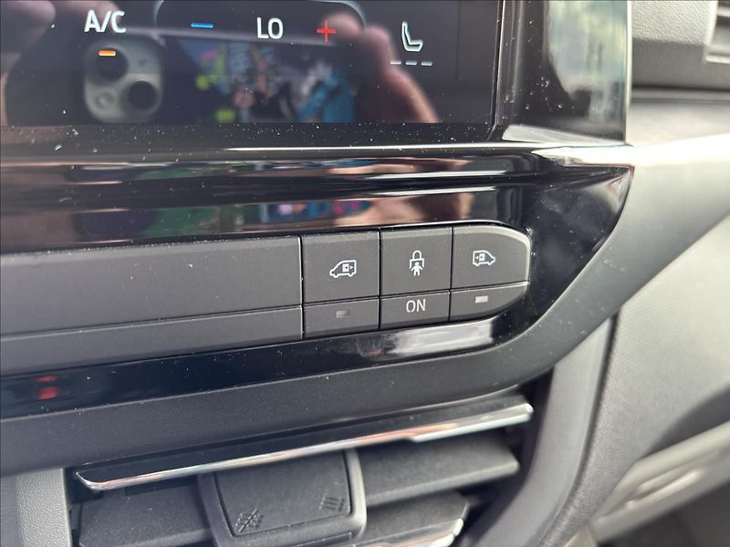 Ford Tourneo Custom 2,5 PHEV 171kW Titanium X L2 - fotka 40 z 56