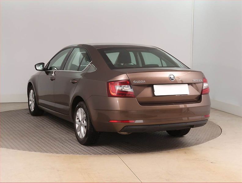 Škoda Octavia (2019) Ambition Plus 1.5 TSI - fotka 4 z 15