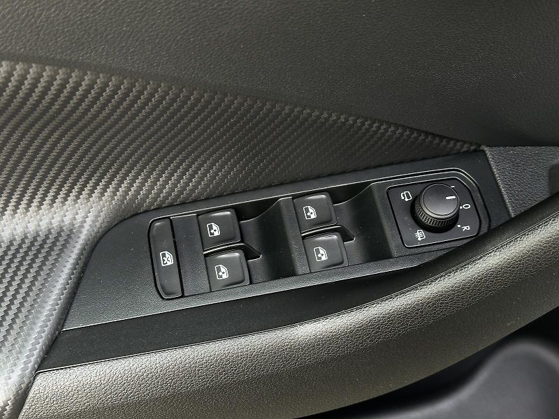 Škoda Kamiq 1.0TSi Monte Carlo 116PS Matri - fotka 15 z 43