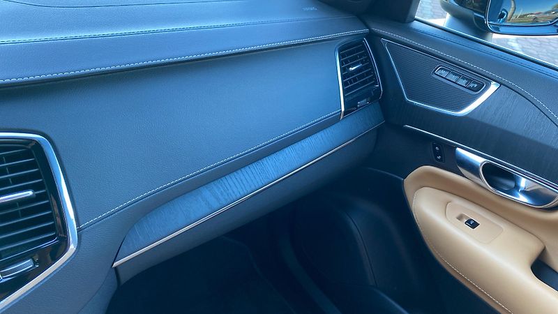 Volvo XC90 INSCRIPTION, B5 AWD, 173+10 kW - fotka 14 z 37