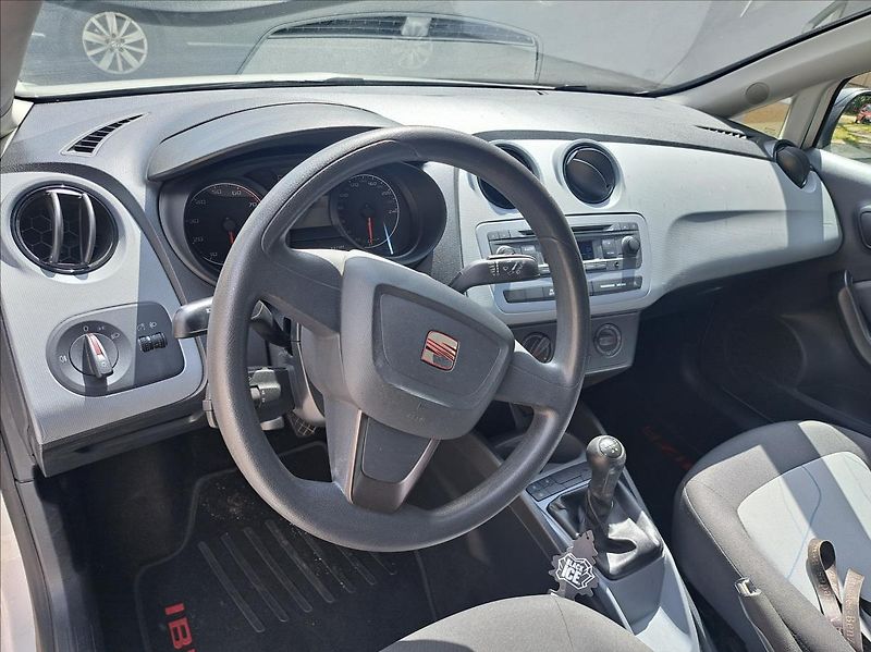 Seat Ibiza 1,2 i - fotka 20 z 41