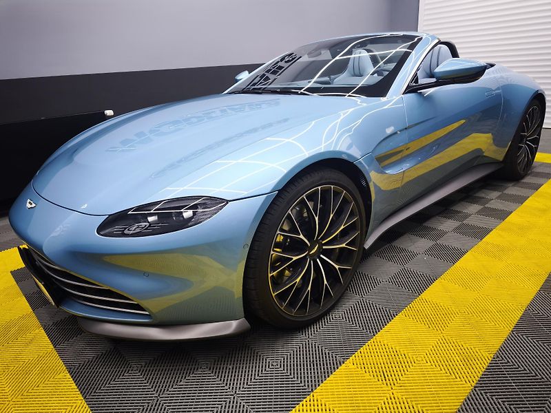 Aston Martin V8 Vantage (2022) - fotka 28 z 33