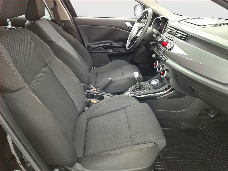 Alfa Romeo Giulietta (2011) 1.4 T, Tempomat - fotka 9 z 13