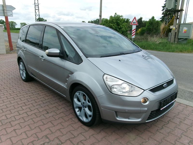 Ford S-MAX 2,0TDCi PANORAMA AC TEMP - fotka 3 z 23