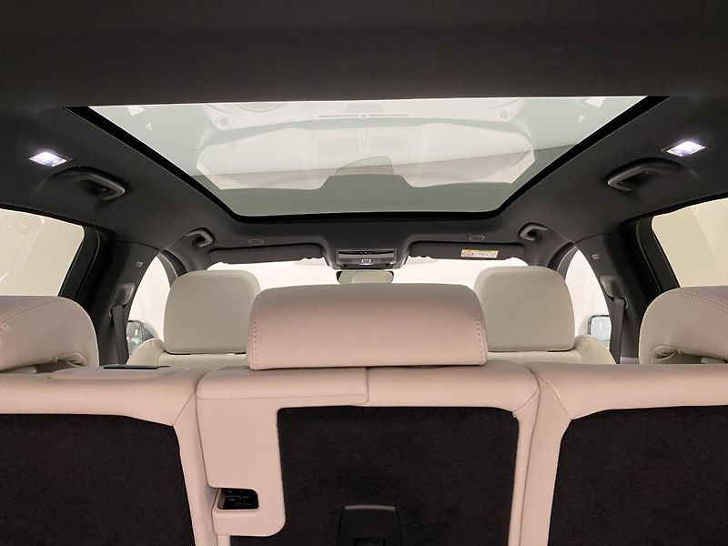 Jaguar F-Pace P250 SE R-DYNAMIC AWD AUT  - fotka 30 z 43