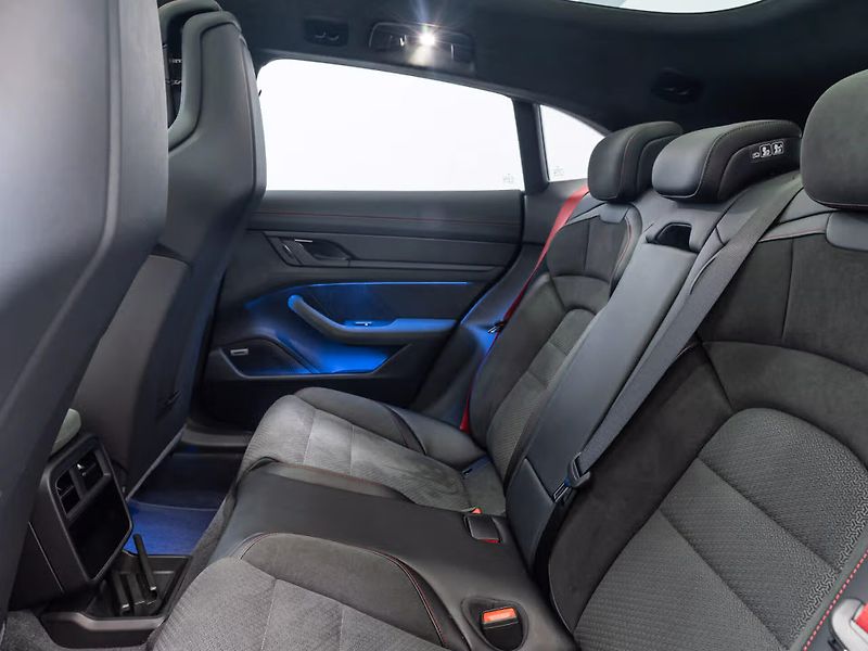 Porsche Taycan GTS Sport Turismo HuD 360 Inno - fotka 15 z 20