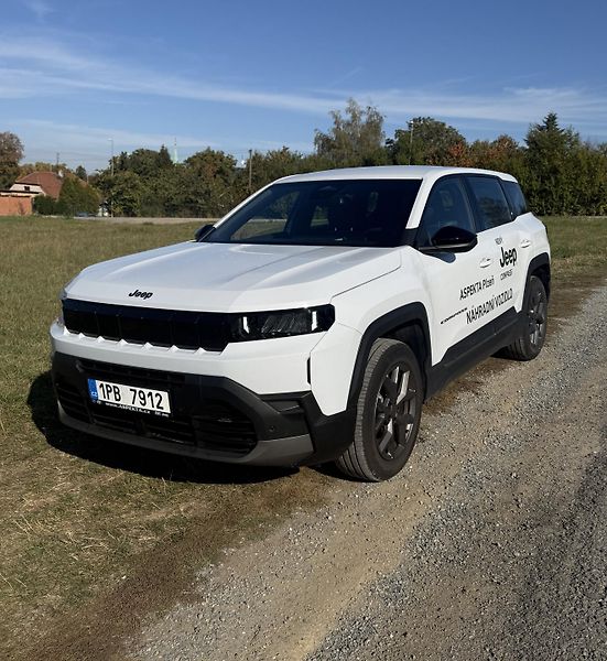 Jeep Compass (2026) Altitude e-hybrid 145k - fotka 1 z 14