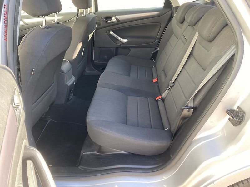 Ford Mondeo (2011) 2.0 TDCi, Titanium, navi - fotka 10 z 16