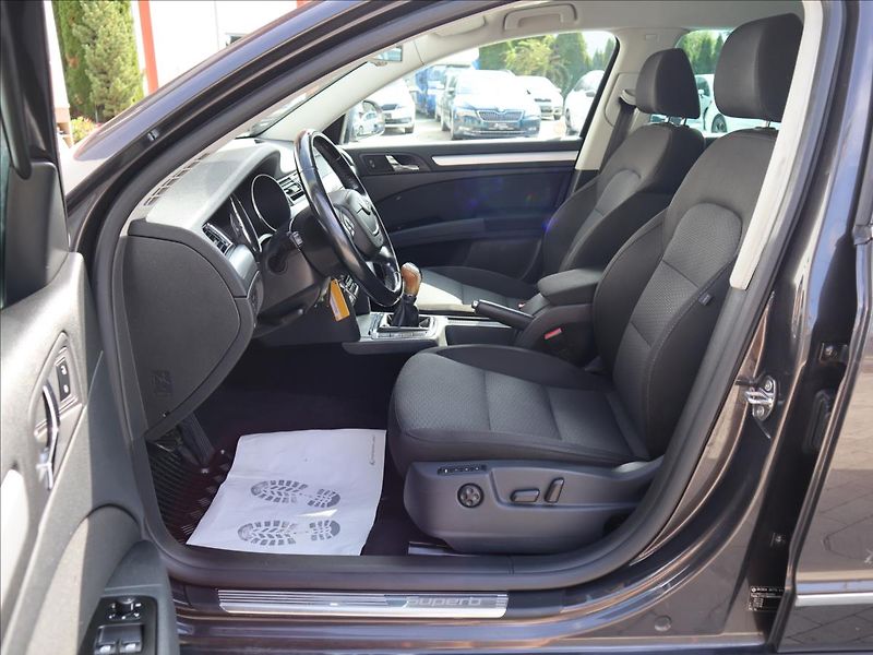 Škoda Superb 2,0 TDi 4x4 Elegance Navi CZ - fotka 7 z 34