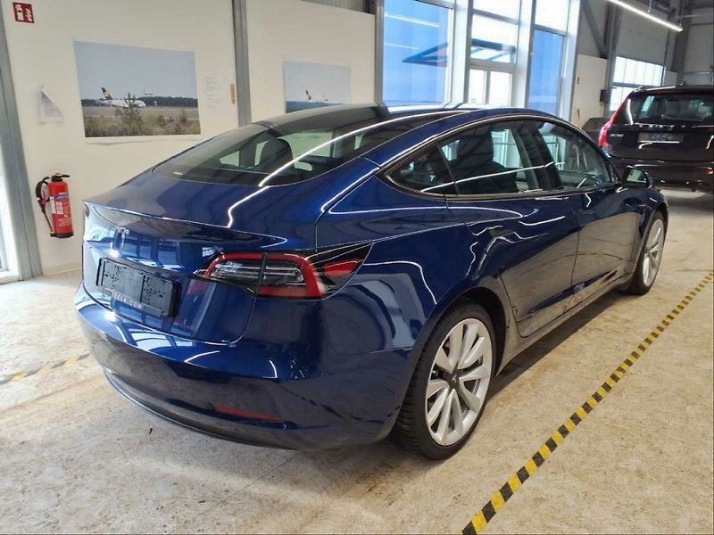 Tesla Model 3 (2023) Standard Range - fotka 3 z 11