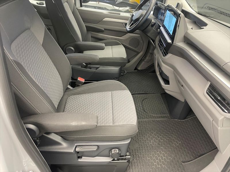 Volkswagen Caravelle Life 2.5 PHEV DR - fotka 22 z 28