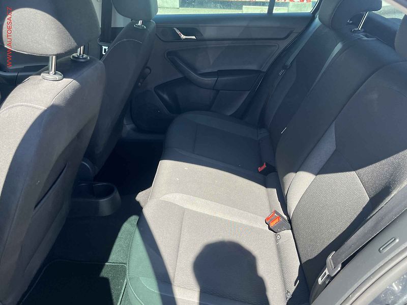 Škoda Rapid (2015) 1.6TDi, ČR, servis.kniha, AC - fotka 10 z 16