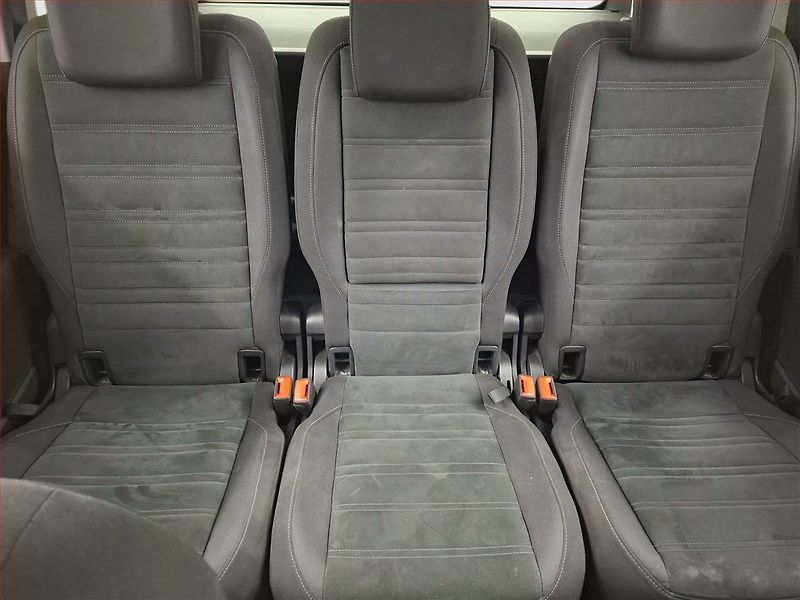 Volkswagen Touran (2018) 2.0 TDI, Serv.kniha, Navi - fotka 10 z 19