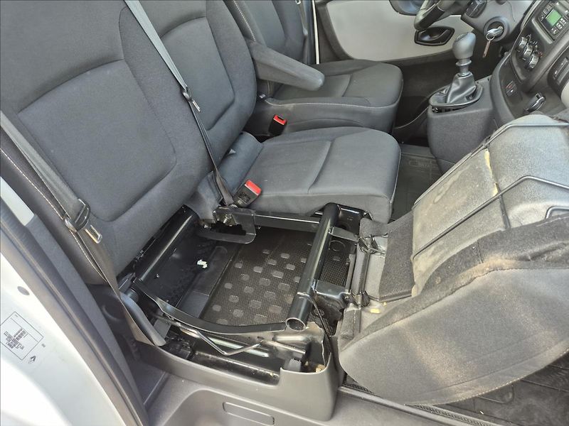 Renault Trafic 1,6 DCI 9 Míst L2 Long 2xKlima - fotka 22 z 26