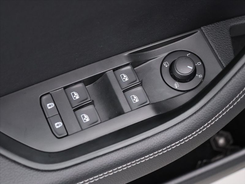 Škoda Superb 2,0 TSI 140kW Style DSG CZ DPH - fotka 13 z 28