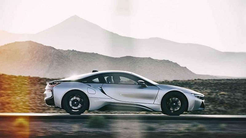 BMW i8 Roadster a i8 Coupé.