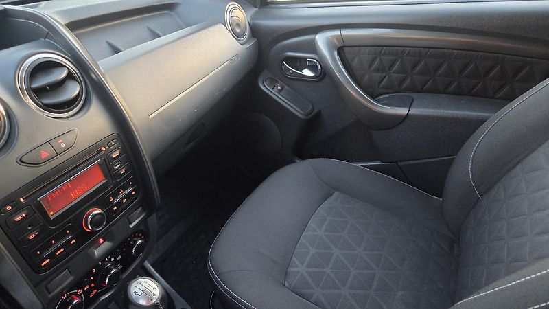 Dacia Duster (2013) 77 kW 1.6 16V 4x4 CZ, tazne - fotka 19 z 29