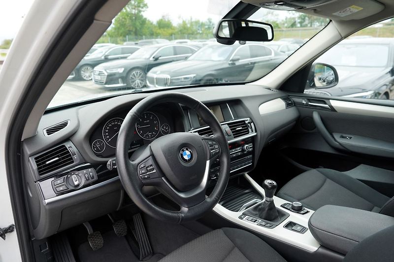 BMW X3 2.0d xDrive/manuál/navi/ČR - fotka 21 z 38