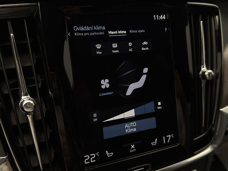 Volvo V90 CC D4 AWD PRO AUT - fotka 44 z 52