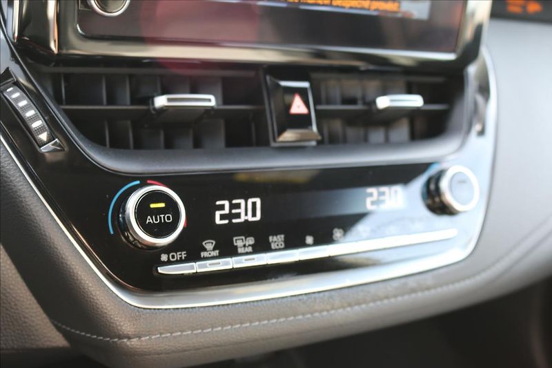 Toyota Corolla 2,0 Hybrid,1.Maj. ČR, DPH - fotka 20 z 52