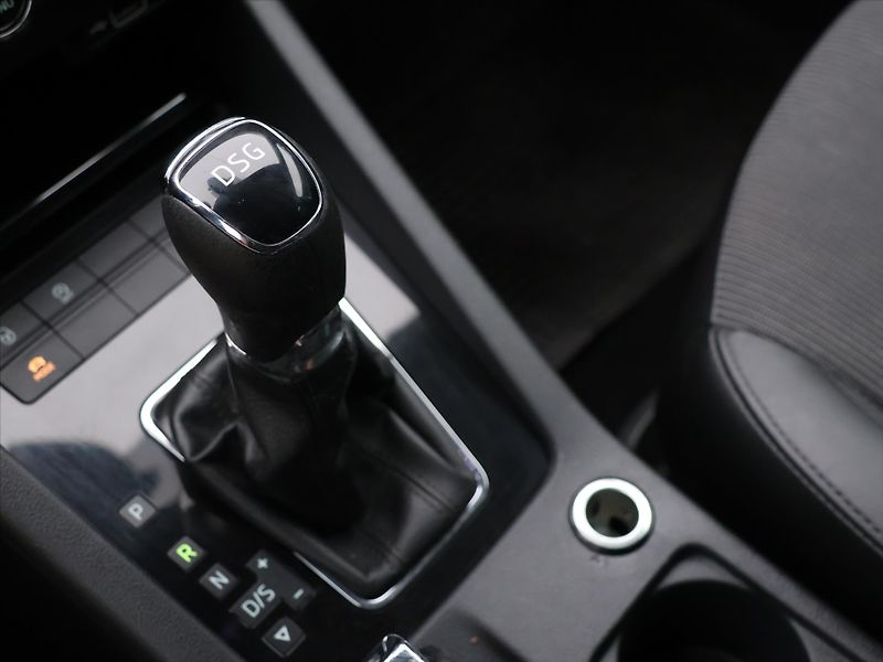Škoda Octavia 2,0 TDI 110kW DSG Style Virtua - fotka 28 z 37