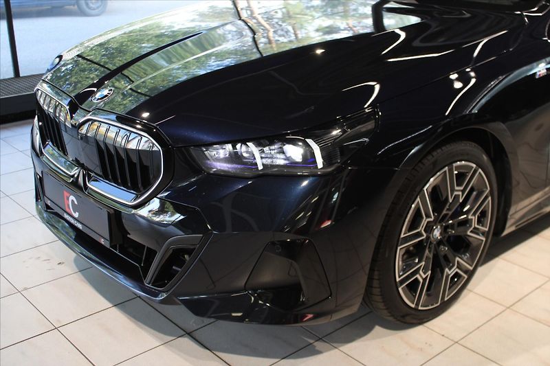 BMW Řada 5 520d xDrive M Sport Pro DAProf - fotka 7 z 35