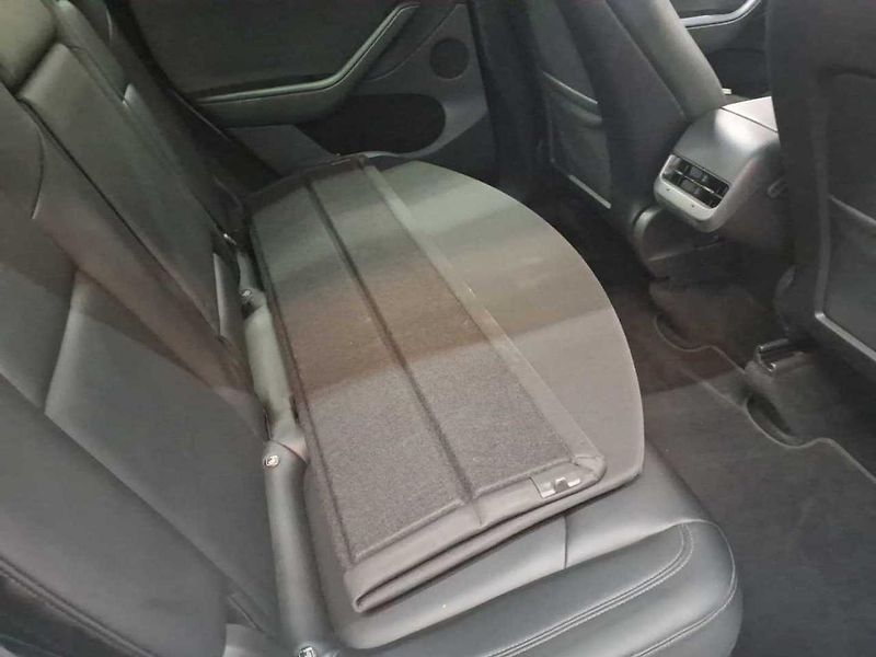 Tesla Model Y LONG RANGE DUAL MOTOR TZ 94,0% - fotka 7 z 9