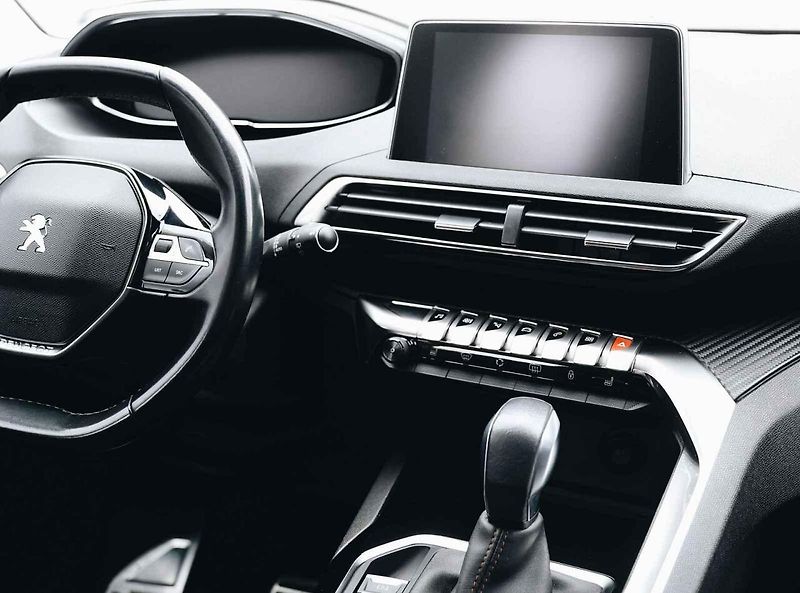 Klimatizace dnes patří mezi samozřejmou výbavu většiny automobilů. Její údržbu lidé často dlouhodobě podceňují.
