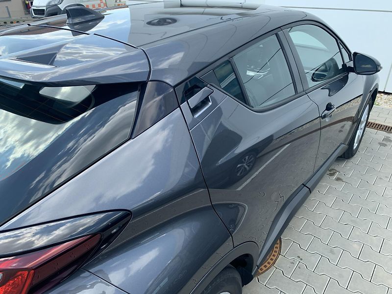 Toyota C-HR COMFORT 1,8 HYBRID 90kW AT - fotka 27 z 30