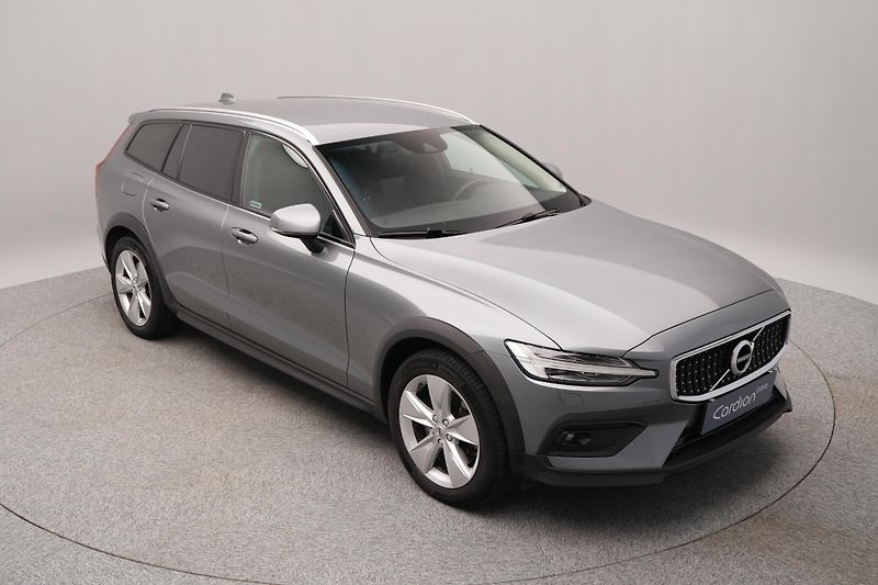 Volvo V60 CC D4 AWD MOMNETUM CZ 1.maj - fotka 13 z 44