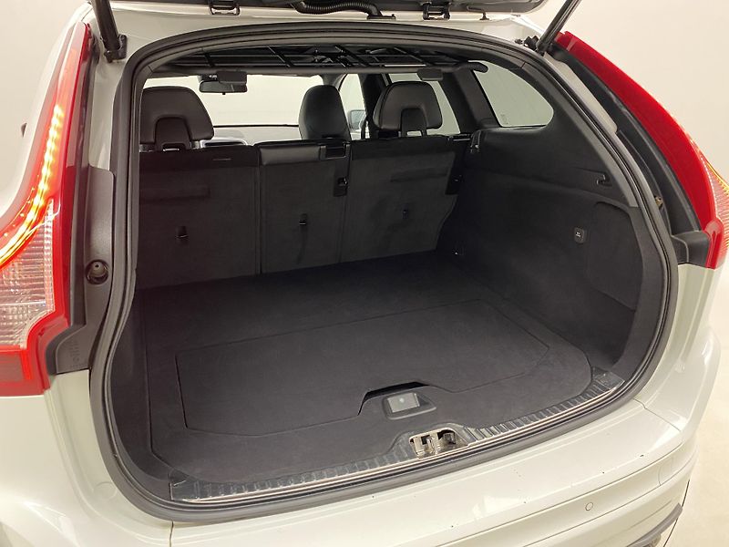 Volvo XC60 D4 AWD MOMENTUM AUT  - fotka 6 z 48